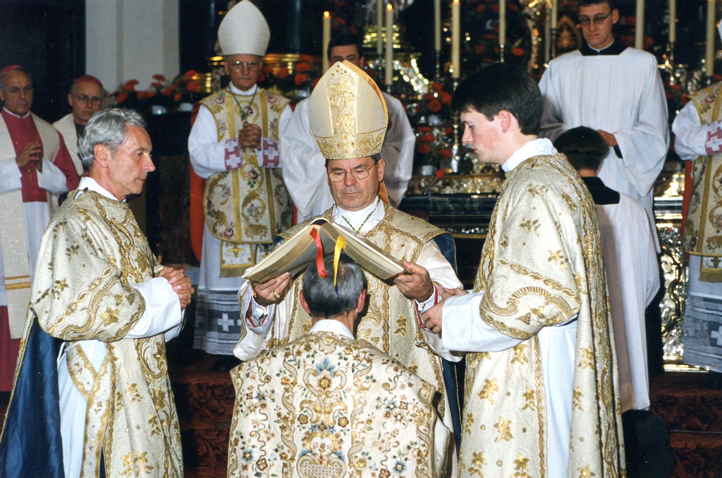 Bischofsweihe durch Erzbischof Johannes Dyba, 1998