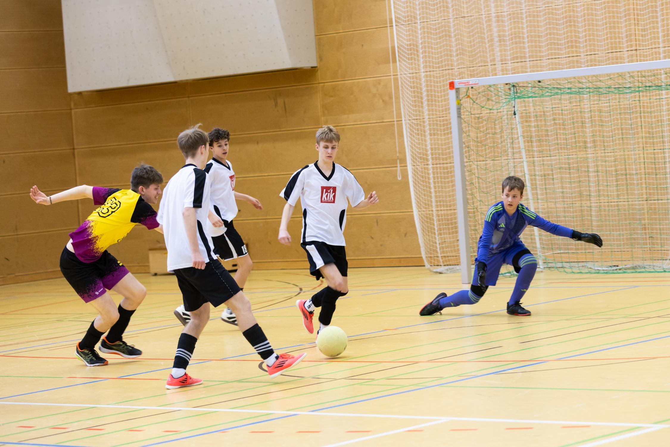 Torschuss im Finale der Senioren: Großostheim gegen Fürstenzell
