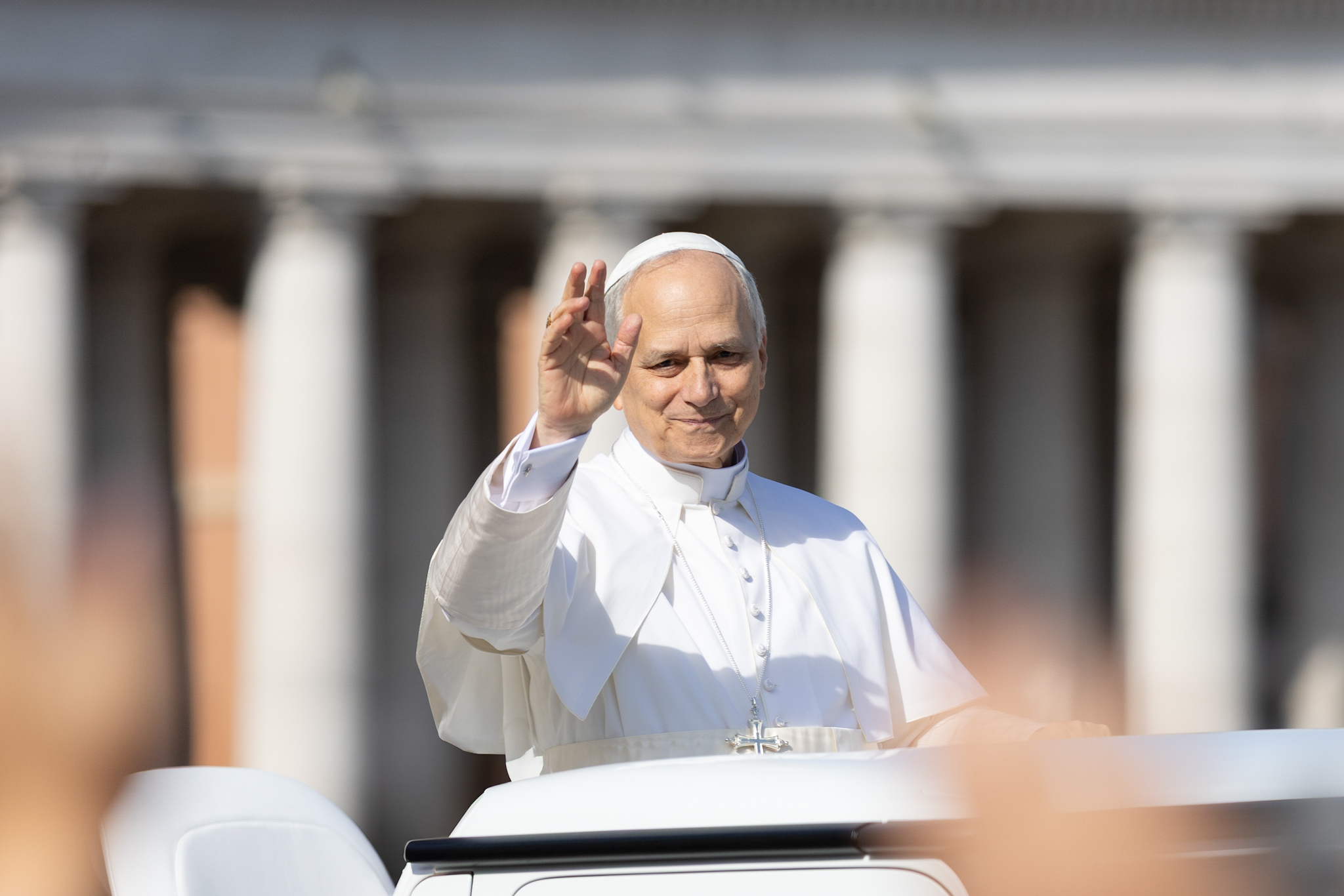 Papst Leo XIV. auf dem Papamobil