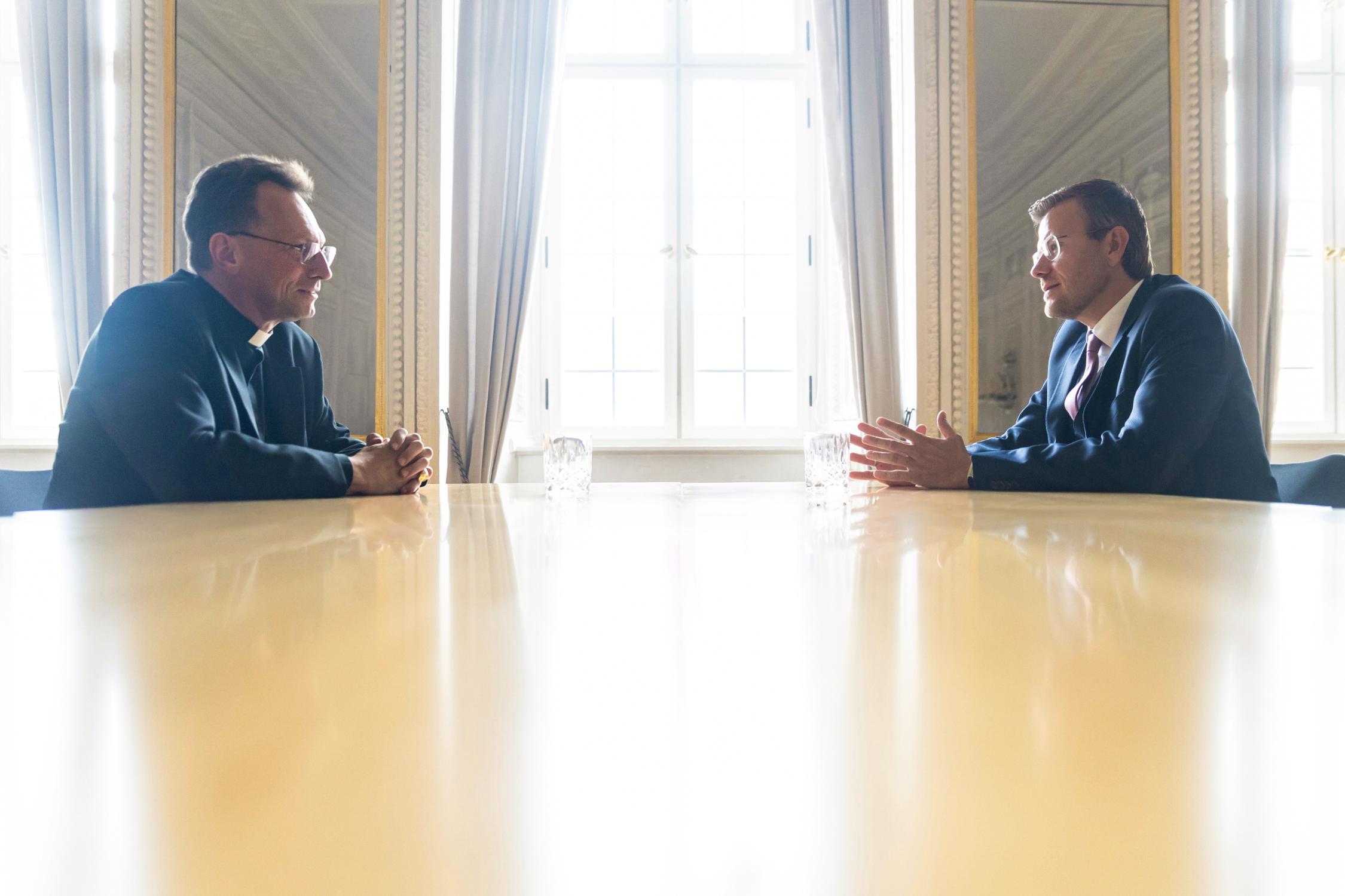 Erzbischof Herwig Gössl und der Nürnberger Oberbürgermeister Marcus König im Gespräch