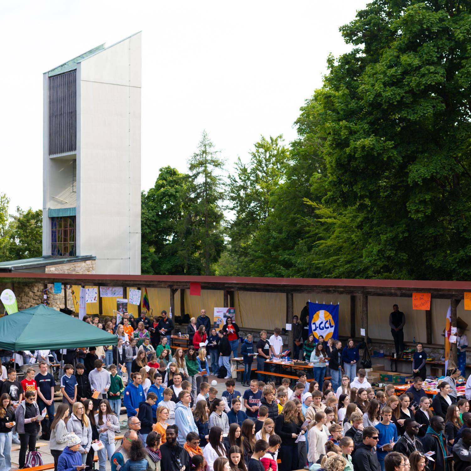 Blick auf die Publikumsränge beim 'InSpirit'-Festival