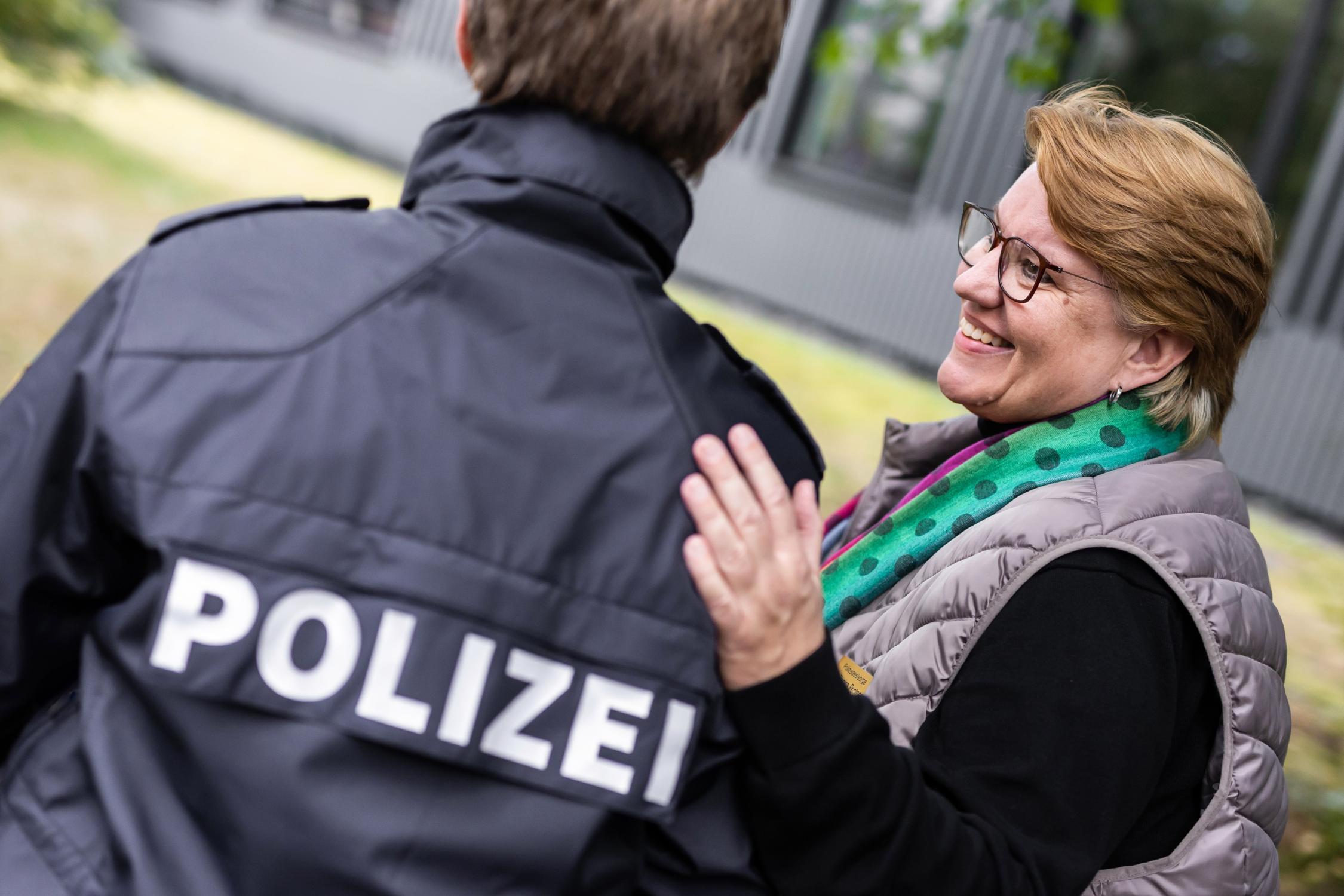 Polizeiseelsorgerin Dr. Regina Postner im Gespräch