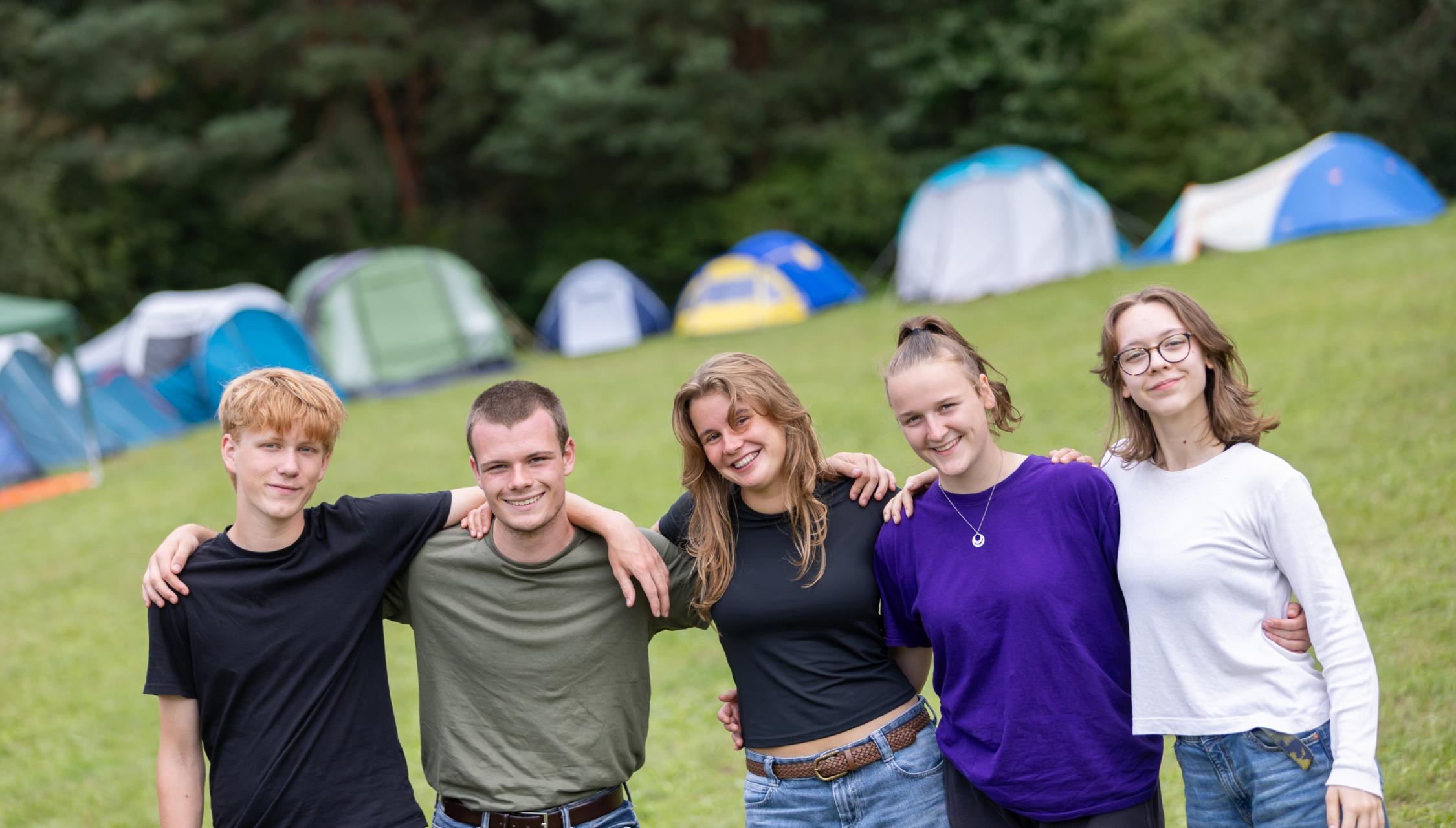 Jugendliche der Pfarrei Unsere Liebe Frau Bamberg, die beim Dreh zum Kinospot mitgemacht haben (2. v. l.: Finn, 3. v. l.: Sarah).